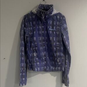 Womanโs Bench Blue and Gray Graphic Jacket Small